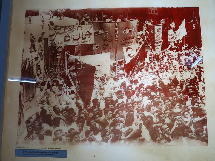 阿拉伯國家抗議帝國主義侵略古巴的遊行。