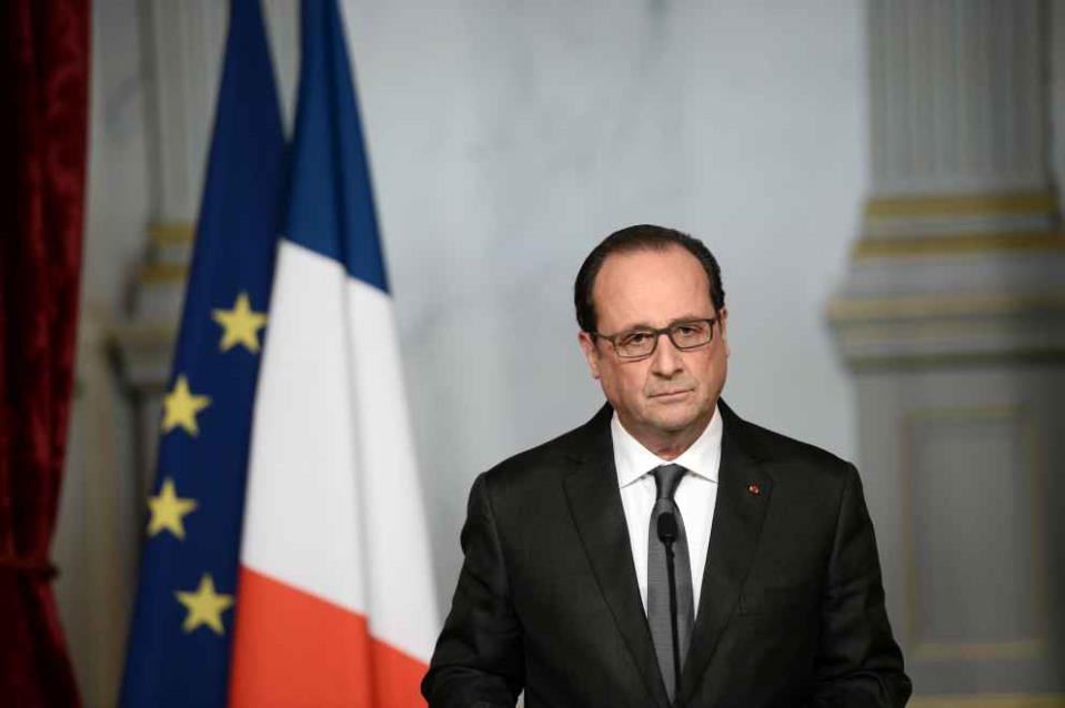 2015年11月13日晚巴黎多发恐怖袭击后，法国总统奥朗德宣布全国进入紧急状态。（网络图片）